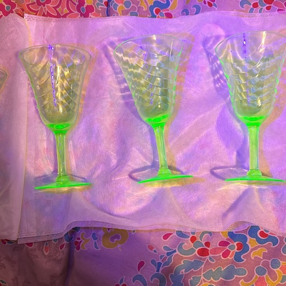 Green Uranium Vaseline  Wine Cup set of 4 - Picture 2 of 6